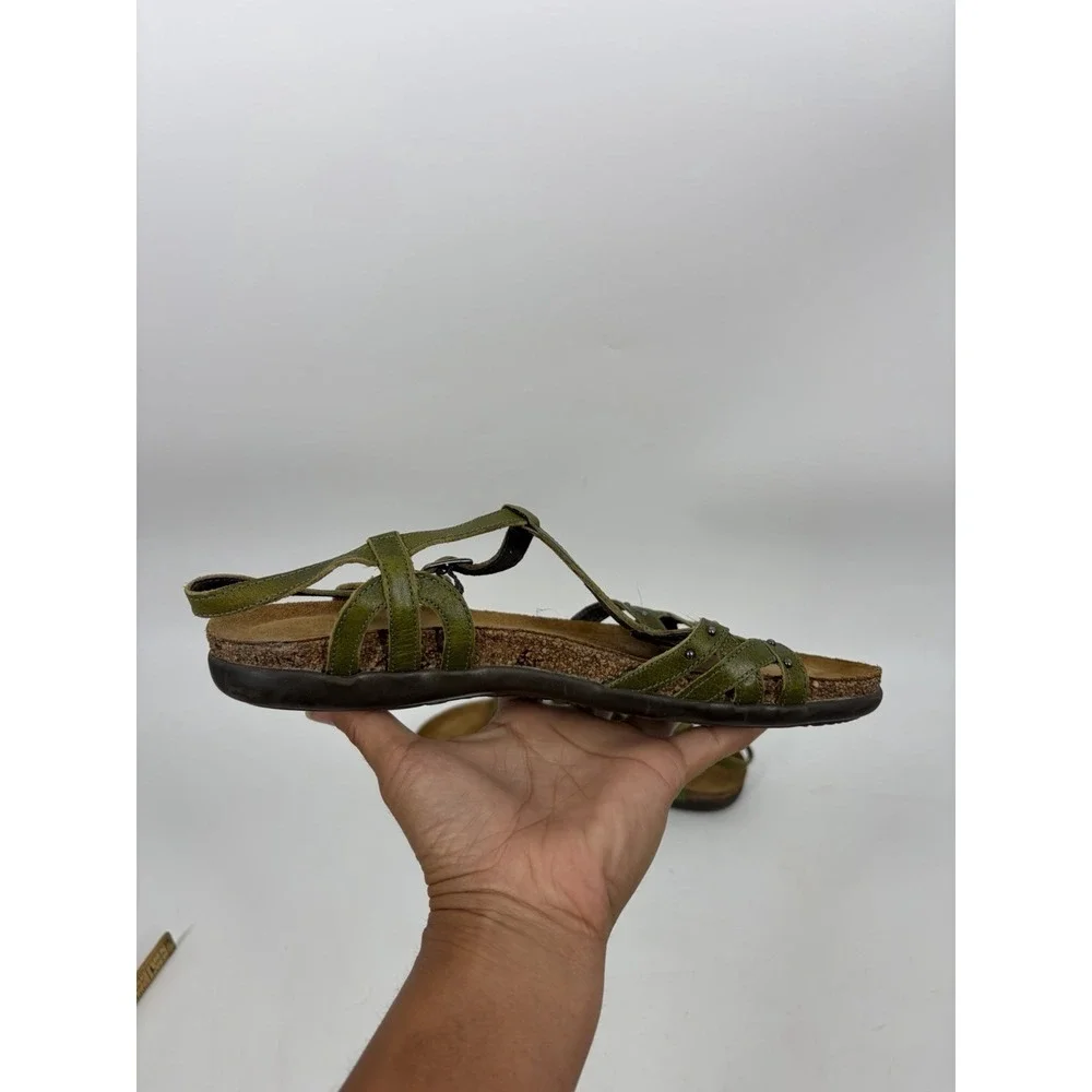 Naot Elinor Women's Sz 9/EU 40 Olive Pine Green Leather Studded T-Strap Sandals